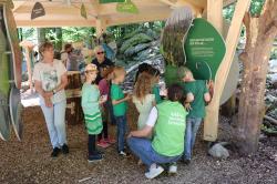 Der Haupt-Pavillon des Nationalparks in den Waldgärten lockte zahlreiche Besucher an. Neben einem Forschertisch war auch ein Umweltbildungsprogramm für Schulen und Kindergärten geboten.