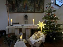 Die meditative Wanderung am 2. Weihnachtsfeiertag startet an der Kapelle in Waldhäuser. (Foto: Gabriela Neumann-Beiler/Nationalpark Bayerischer Wald)