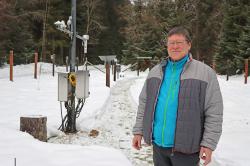 An der Forschungsstation Taferlruck unterhalb der Racheldiensthütte befinden sich vielerlei Messgeräte, deren Auswertung Burkhard Beudert jahrelang oblag. (Foto: Nationalpark Bayerischer Wald)