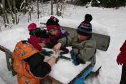 Spielerisch den Wald entdecken können Kinder beim Faschings-Ferienprogramm des Nationalparks. (Foto: Nationalpark Bayerischer Wald)