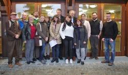 Florian Kolbinger (2. von rechts) von der Uni Regensburg führte die Lehrer der Nationalpark-Partnerschulen ins Thema Naturethik ein. (Foto: Nationalpark Bayerischer Wald)