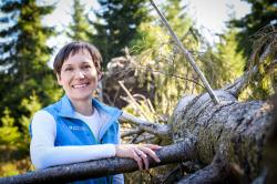 Nationalparkleiterin Ursula Schuster lädt alle Interessierten am Samstag, 3. August, zu einer Wanderung zum Thema „Waldentwicklung am Großen Falkenstein“ ein. (Foto: Nationalpark Bayerischer Wald)