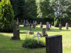 Der Friedhof in Fürstenhut ist ein Ziel der Tageswanderung am 25. Mai. (Foto: Annette Nigl / Fotografenname/Nationalpark Bayerischer Wald)