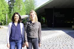 Sabine Eisch (l.) ist die neue Leiterin vom Haus zur Wildnis, Lisa Keilhofer übernimmt nicht nur die Aufgabe als Stellvertreterin, sondern auch als pädagogische Mitarbeiterin. (Foto: Annette Nigl / Nationalpark Bayerischer Wald)