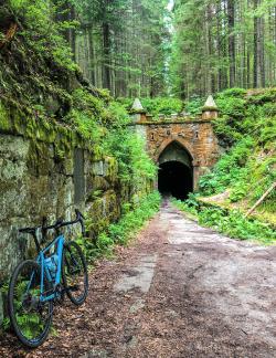 Die grenzüberschreitende Radtour führt auch zum Hirschberg-Tunnel, eines der ersten Tunnelbauwerke Europas. (Foto: Sandra Schrönghammer/Nationalpark Bayerischer Wald)
