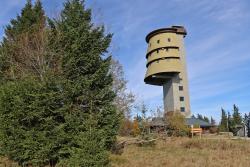 Ziel der 55 Kilometer langen Radtour: Der Aussichtsturm am Polednik. (Foto: Gregor Wolf/Nationalpark Bayerischer Wald)