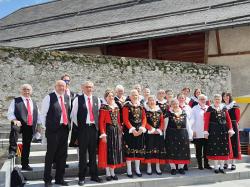 Weit angereist aus dem Engadin wird der schweizer Chor ein abwechslungsreiches Liedprogramm präsentieren. (Foto: Cor masdà Zernez)
