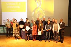 Die Preisträger des „Snuff Glass Awards“ mit den Ehrengästen im Haus zur Wildnis. (Foto: Annette Nigl/ Nationalpark Bayerischer Wald)