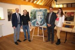 Bürgermeister Ernst Kandlbinder, Künstler Florian Hannig, Nationalparkleiter Franz Leibl und Beatrice Eller von der Tourist-Info bei der Ausstellungseröffnung. (Foto: Elke Ohland/Nationalpark Bayerischer Wald)