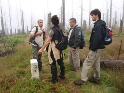 Ein fast alltägliches Bild; Mitarbeiter der Nationalparke Bayerischer Wald und Šumava auf gemeinsamer Streife
Foto Vancura