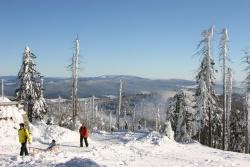 Auch im Winter bietet der Nationalpark seinen Gästen großartige Naturerlebnisse wie atemberaubende Fernsichten auf den Berggipfeln.
Foto: Rainer Pöhlmann