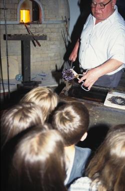 Schauvorführung am Glasofen (Foto: Archiv WGM)