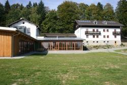 Das Jugendwaldheim – Wessely Haus- hat sich zum Zentrum der Schulklassenbetreuung im Nationalpark entwickelt. Foto: Rainer Pöhlmann