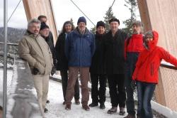 Vertreter des Evaluierungskomitees mit dem Leiter der Nationalparkverwaltung auf dem Baumkronenpfad von v.l.n.r.: Wolfgang Fremuth, Prof. Kai Tobias, Dr. Franz Leibl, Vera Knoke, Prof. Ludwig Ellenberg, Prof. Stefan Heiland, Marc Auer, Dr. Volker Scherfose, Andrea Hoffmann