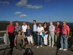 „Wipfeltreffen“ der regionalen Naturschutzverbände, der Pro- Nationalparkvereine, des Bayerischer Wald-Vereins und dem Leiter des Nationalpark Bayerischer Wald, Dr. Franz Leibl (Mitte). Gemeinsam arbeiten die Interessensgemeinschaften für die Idee des Nationalparks.
Foto: Elke Ohland