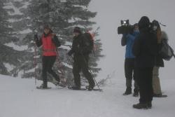 Trotz Schneetreiben, eisigem Wind und Nebel drehte das TV-Team des MDR für die Sendung „Heute auf Tour“ mit Moderatorin Stephanie Müller-Spirra und Nationalparkranger Siegfried Schreib am Lusengipfel die „Schnittstelle“ für die beiden Sendungen