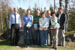 Nationalparkleiter Dr. Franz Leibl (rechts) und Personalratsvorsitzender Josef Nußhardt (links) ehren anlässlich der Personalversammlung der Nationalparkverwaltung Dieter Wellisch (v. links) und Heinrich Meininger für „runde Geburtstage“. Anna Angerer und Marianne Seidl anlässlich ihrer Ruhestandsversetzung und FD Josef Wanninger zum 25-jährigen Dienstjubiläum