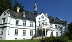 Das Schloss Buchenau bietet eine stimmungsvolle Kulisse für den Liederabend Motto „Gott im Park – Töne & Worte“ in der Veranstaltungsreihe „Nationalpark und Schöpfung“ (Foto: NPV Bayerischer Wald).