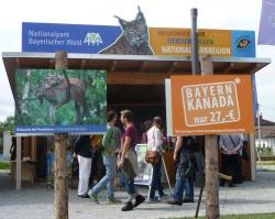 Ausführliche Infos zu dem riesigen touristischen Angebot rings um den Nationalpark Bayerischer Wald gibt es im Pavillon des Bayerischen Umweltministeriums. (Fotos: NPV Bayerischer Wald)