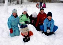 Wieder bunt und kein bisschen langweilig – das diesjährige Faschingsferienprogramm des Nationalparks Bayerischer Wald. (Foto NPV Bayerischer Wald)