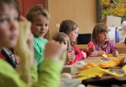 Basteln ohne Ende – das bieten die Naturwerkstätten des diesjährige Osterferienprogramms des Nationalparks Bayerischer Wald. (Foto NPV Bayerischer Wald)