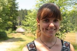 Anna Lange ist eine der Praktikantinnen, die derzeit im Nationalpark Bayerischer Wald mit Unterstützung der Commerzbank tätig sind. Sonnenaufgang am Lusen zusammen mit einer Kindergruppe fand sie besonders faszinierend. (Foto: NPV Bayerischer Wald)