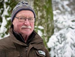 Herbert Linsmeier (74), seit elf Jahren Waldführer: „Ohne die Liebe zur Natur kann man kein Waldführer werden. Und ohne eine große Offenheit gegenüber anderen Menschen geht‘s auch nicht.“ Bild: NPV BW