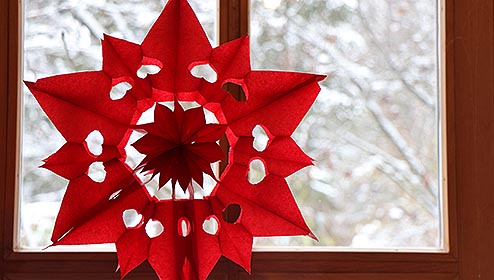 Externer Link zum Video Basteltipp - Weihnachtssterne aus Papiertüten basteln